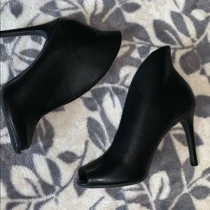 Super unique shoes! Never worn!